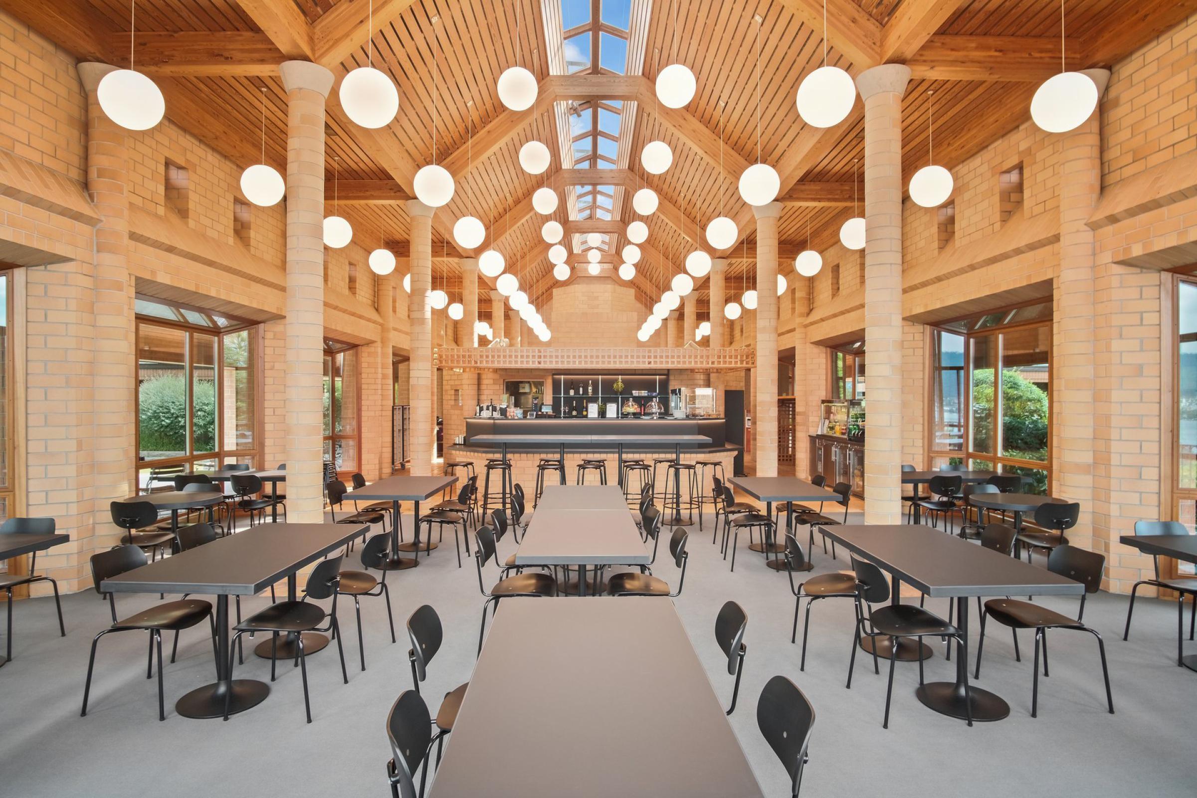 Haus der Imobilien Café